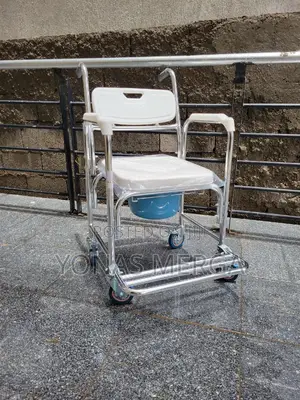 Commode Chair With Wheels啾虻toilet Chairة呂chair/With Wheeled