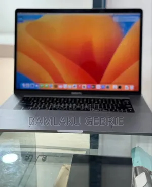 New Laptop Apple MacBook Pro 2017 16GB Intel Core I7 SSD 512GB