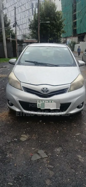 Toyota Yaris 2012 Silver