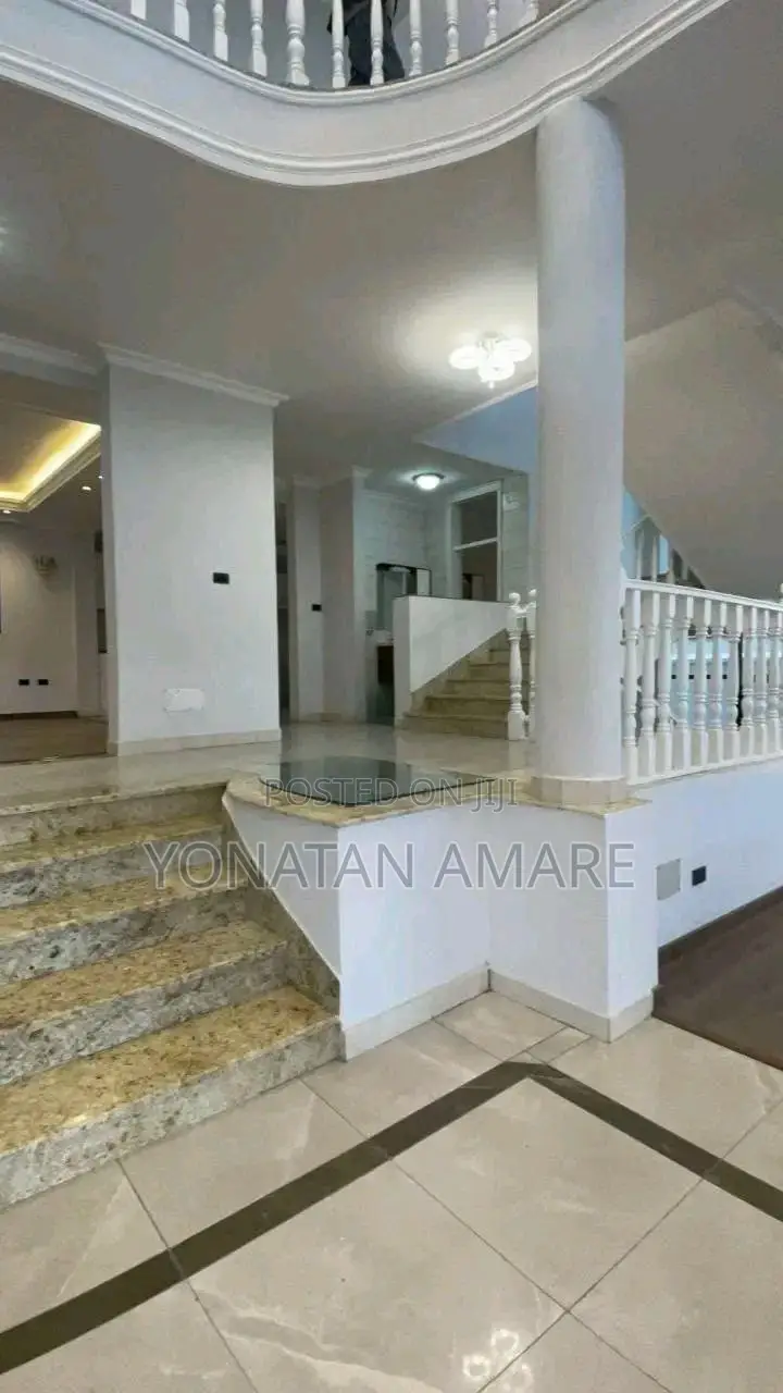 Furnished 11bdrm House in Bole for sale