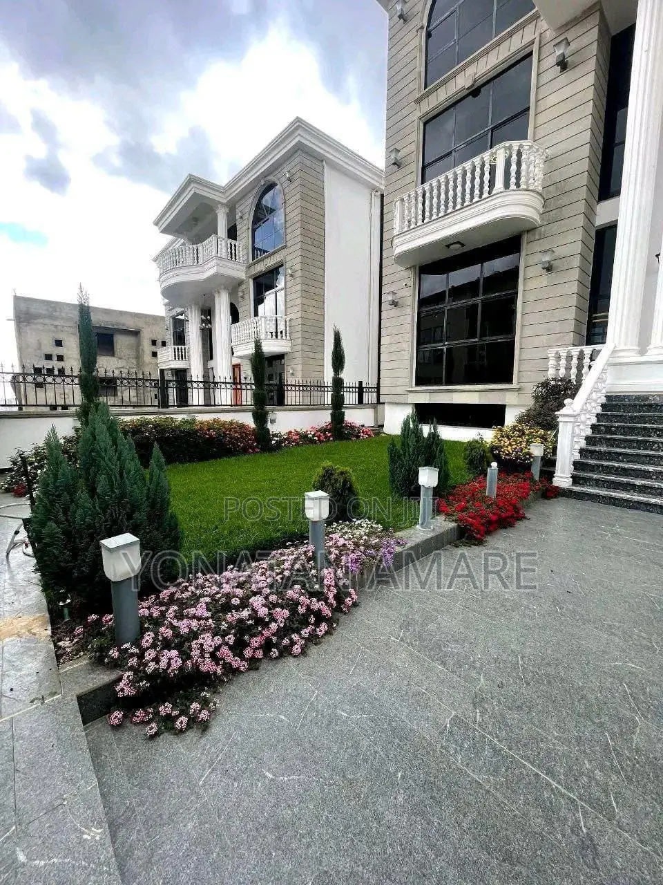 Furnished 11bdrm House in Bole for sale