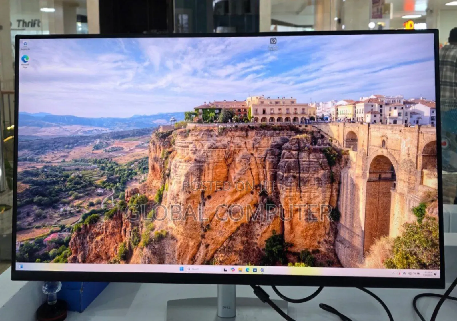 32 Inch Monitor