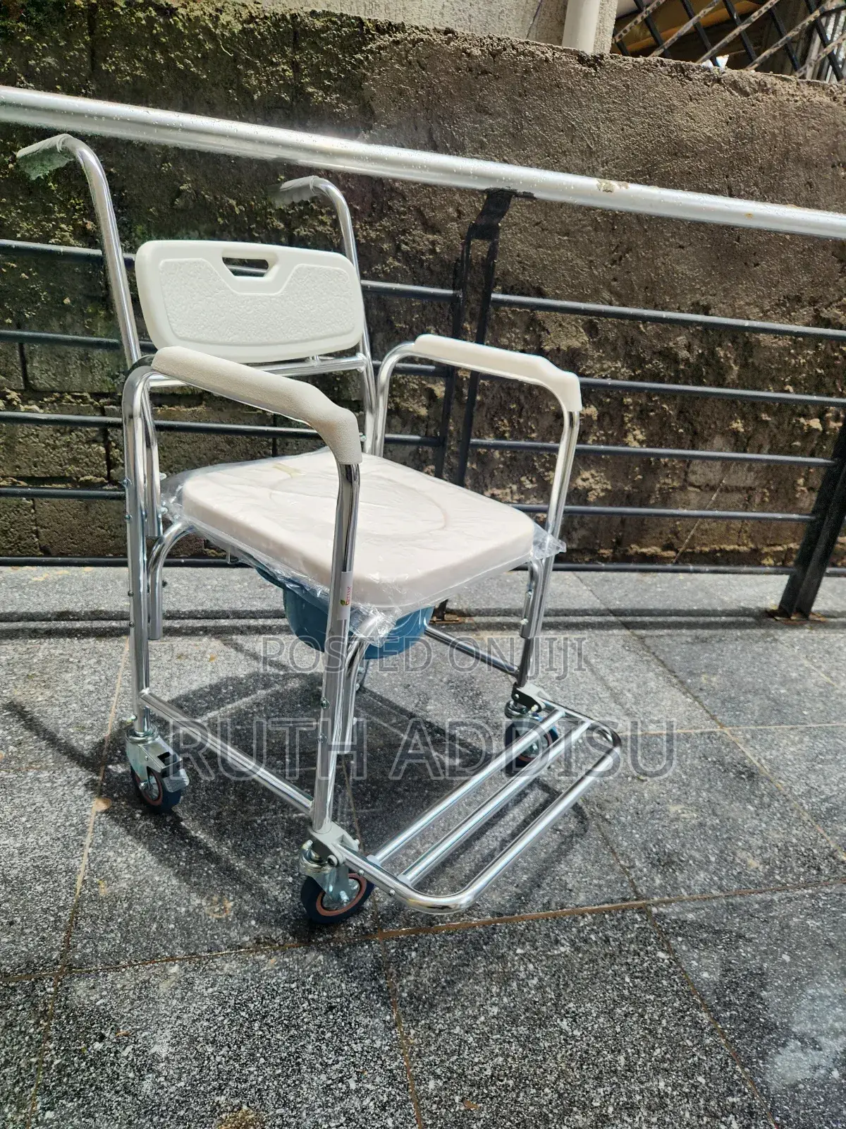 Commode Wheelchair段的wheelchair Commode使命commode Wheelchair