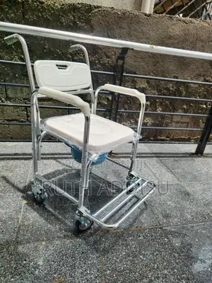 Commode Wheelchair段的wheelchair Commode使命commode Wheelchair