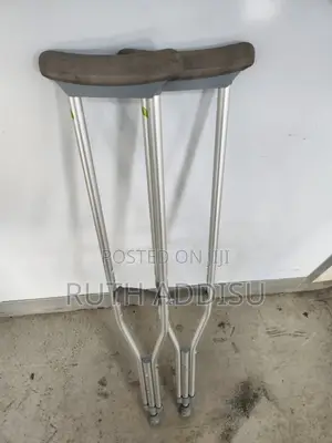 Bilateral Axillary Crutches重大crutches Axillary腱我crutches
