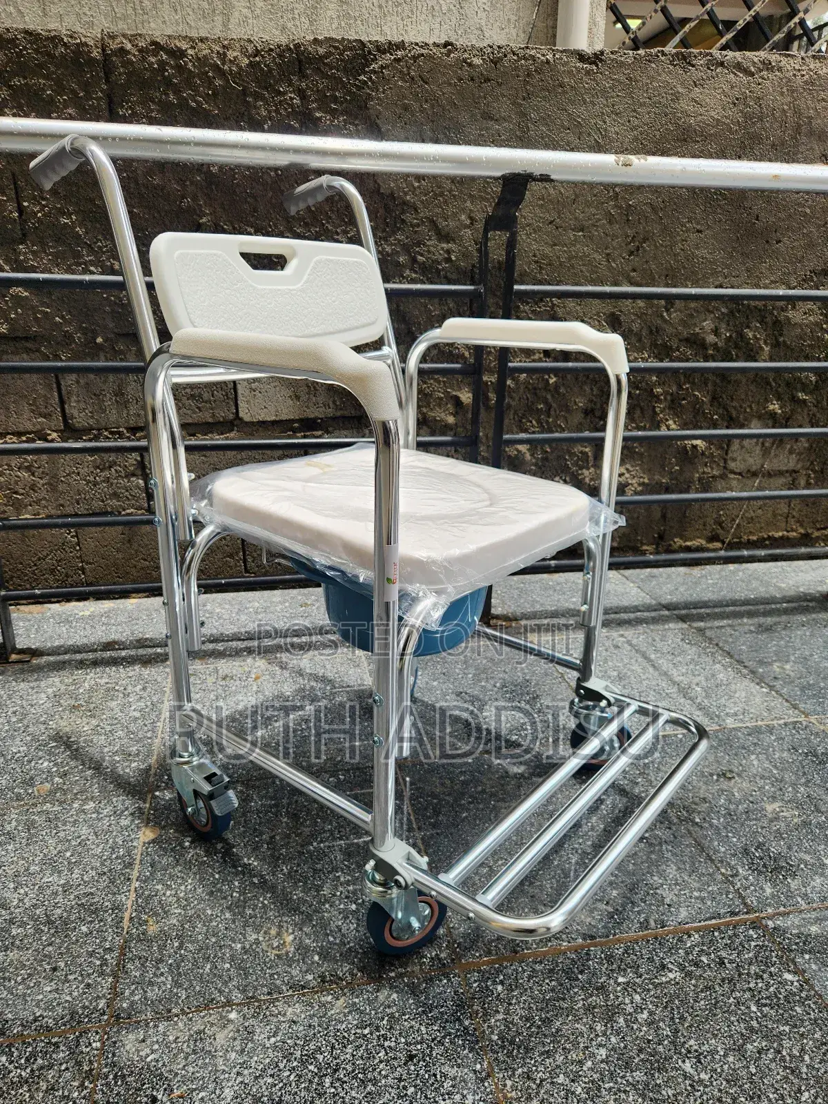 Commode Wheelchair重大four Wheels Commode Wheelchair然則new