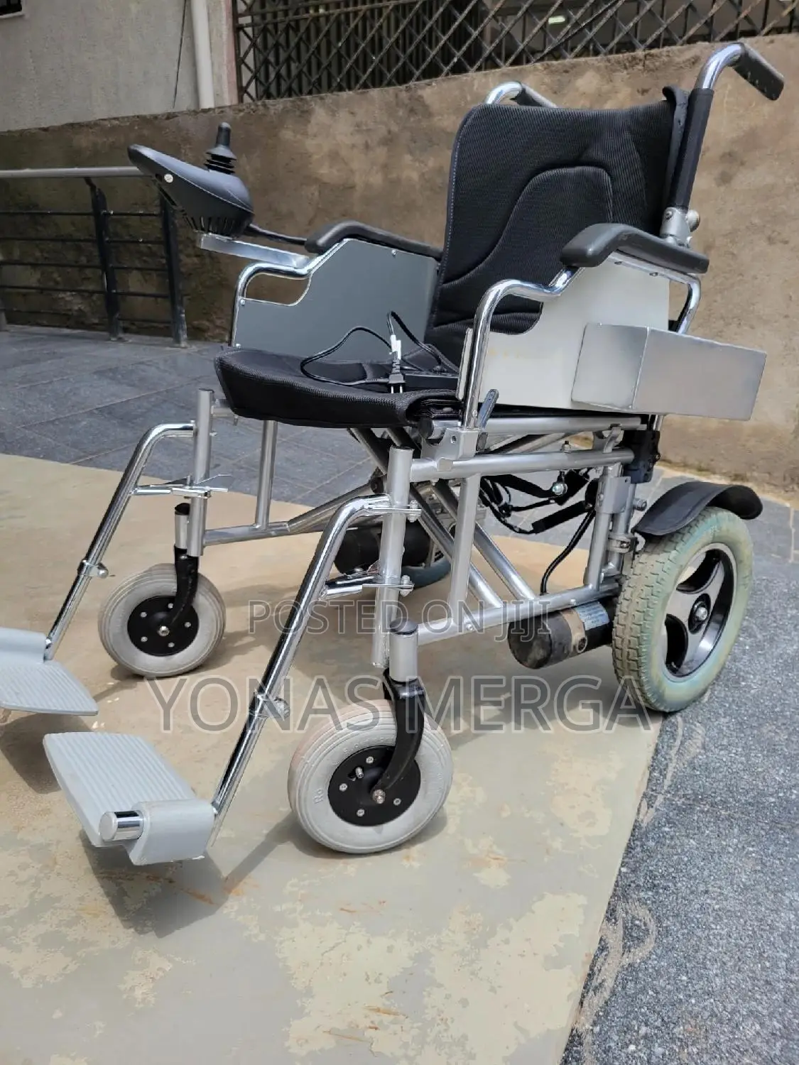 Foldable Electric Wheelchairs in the World. It Can Be Folded