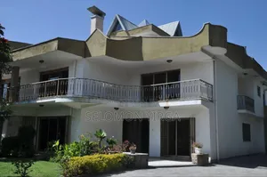 8bdrm Farm House in Adis Ababa, Bole for sale