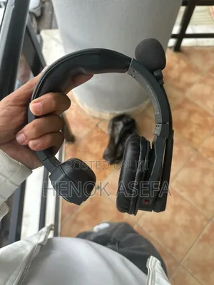 Solidcom Se 6s, a 6-Person Wireless Headset Intercom System