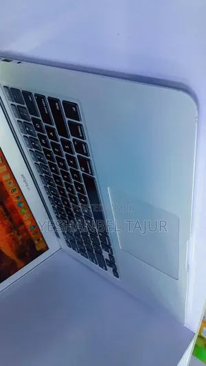 New Laptop Apple MacBook Air 2013 4GB Intel Core I5 SSD 128GB