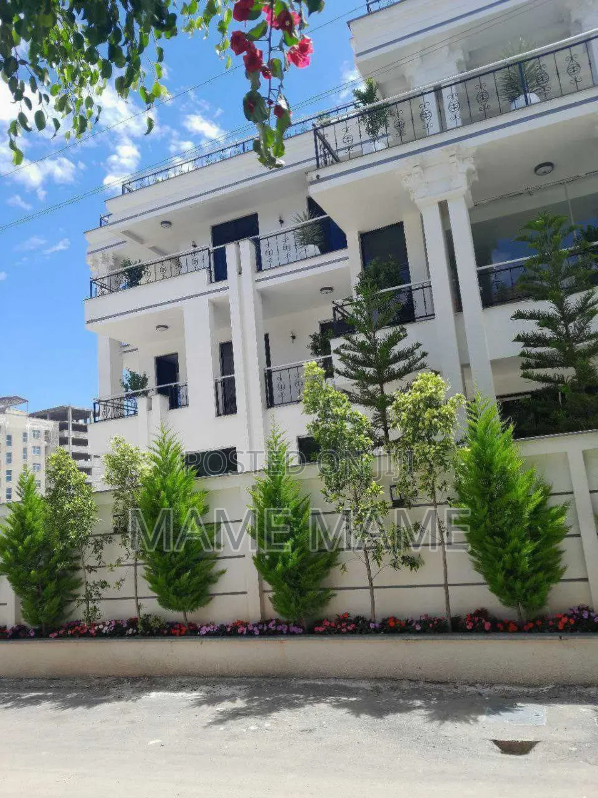 8bdrm House in Addis Abeba, Bole for sale