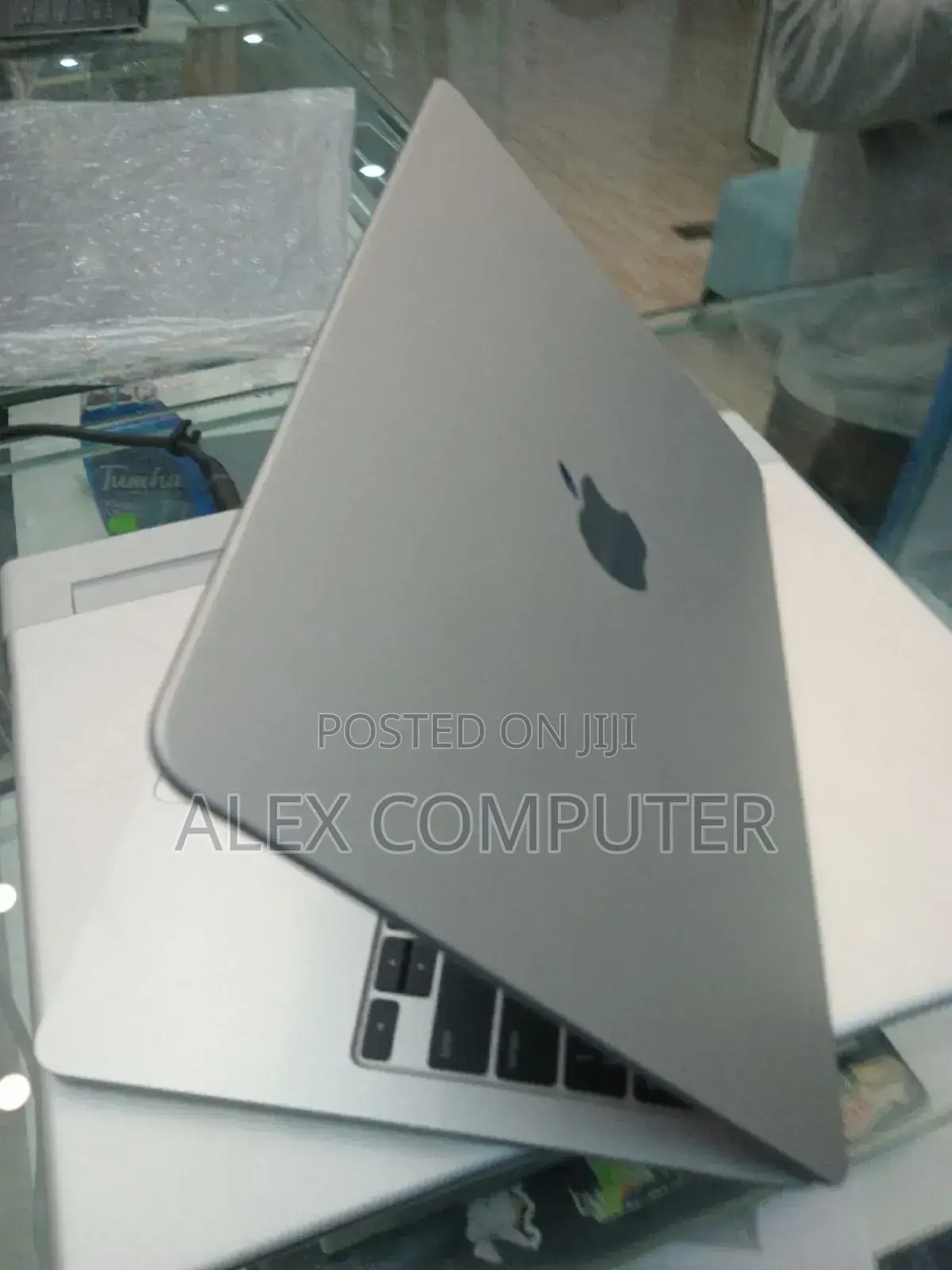 New Laptop Apple MacBook Air 2024 M3 13-Inch 16GB Apple M3 SSD 512GB