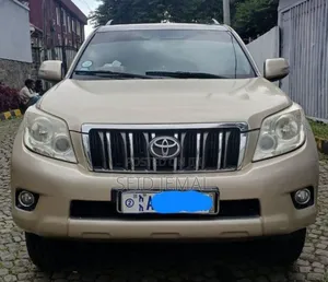 Toyota Land Cruiser Prado 2011 Gold