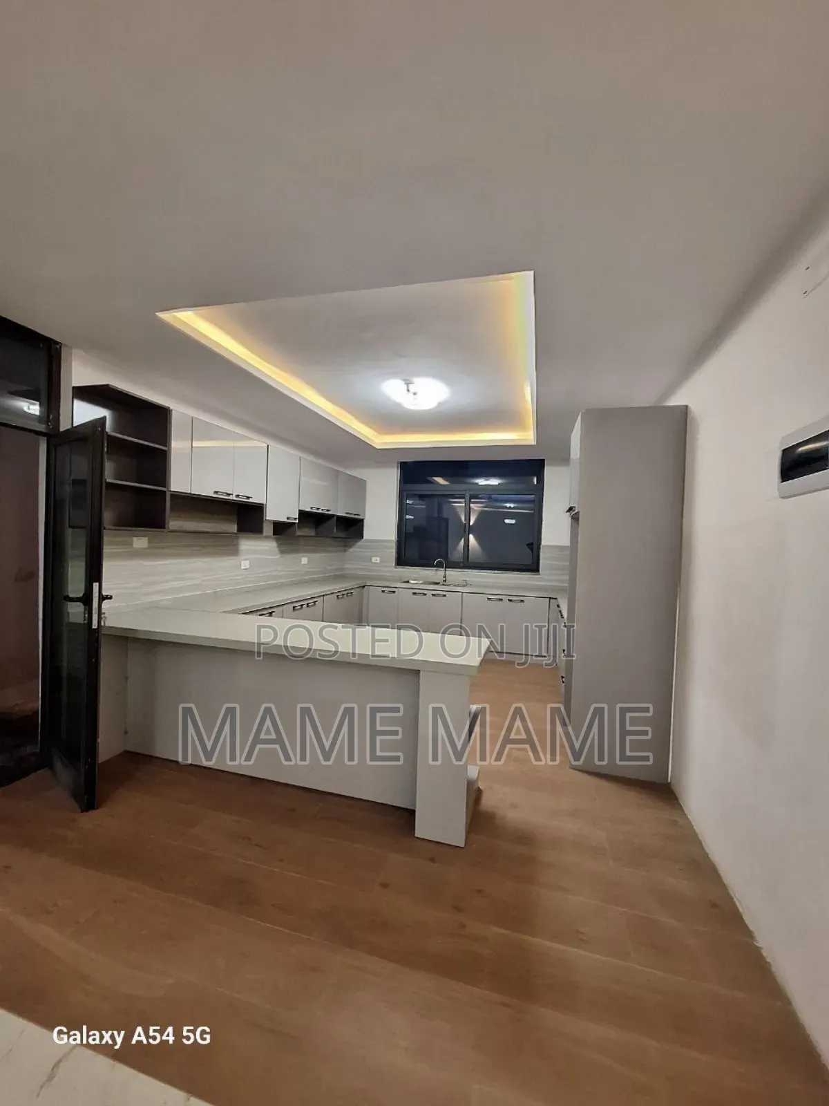 9bdrm House in Addis Abeba, Bole for sale