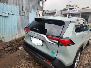 Toyota RAV4 2021 Green