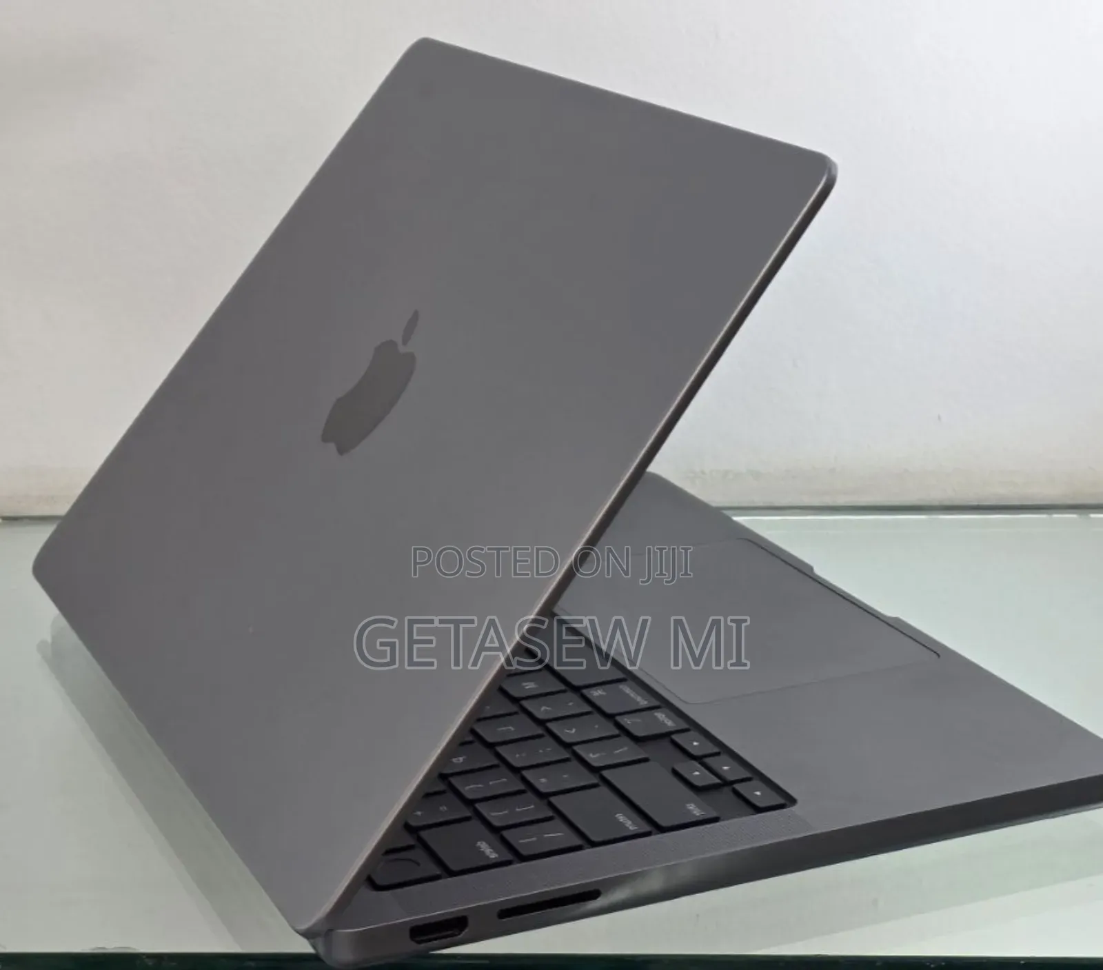 New Laptop Apple MacBook Pro 2023 M3 8GB Apple M3 SSD 512GB