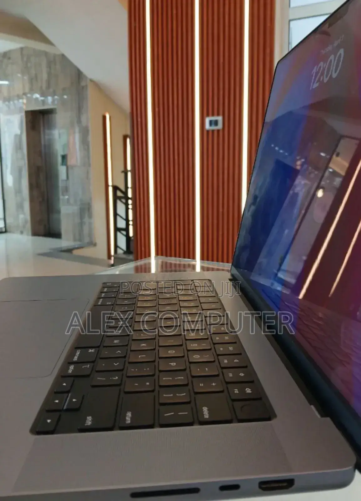 New Laptop Apple MacBook Pro M1 16GB Apple M1 Pro SSD 1T
