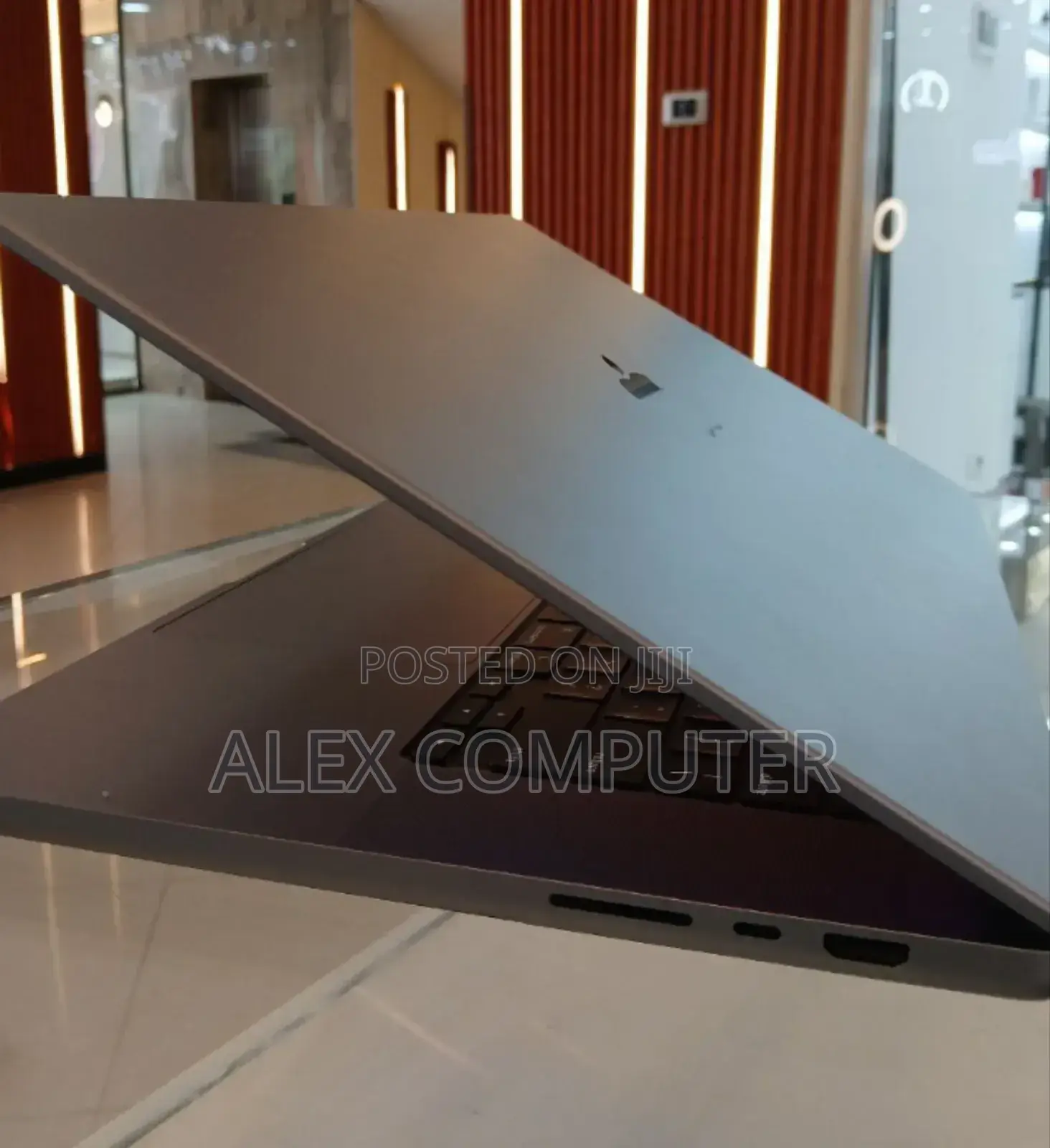 New Laptop Apple MacBook Pro M1 16GB Apple M1 Pro SSD 1T