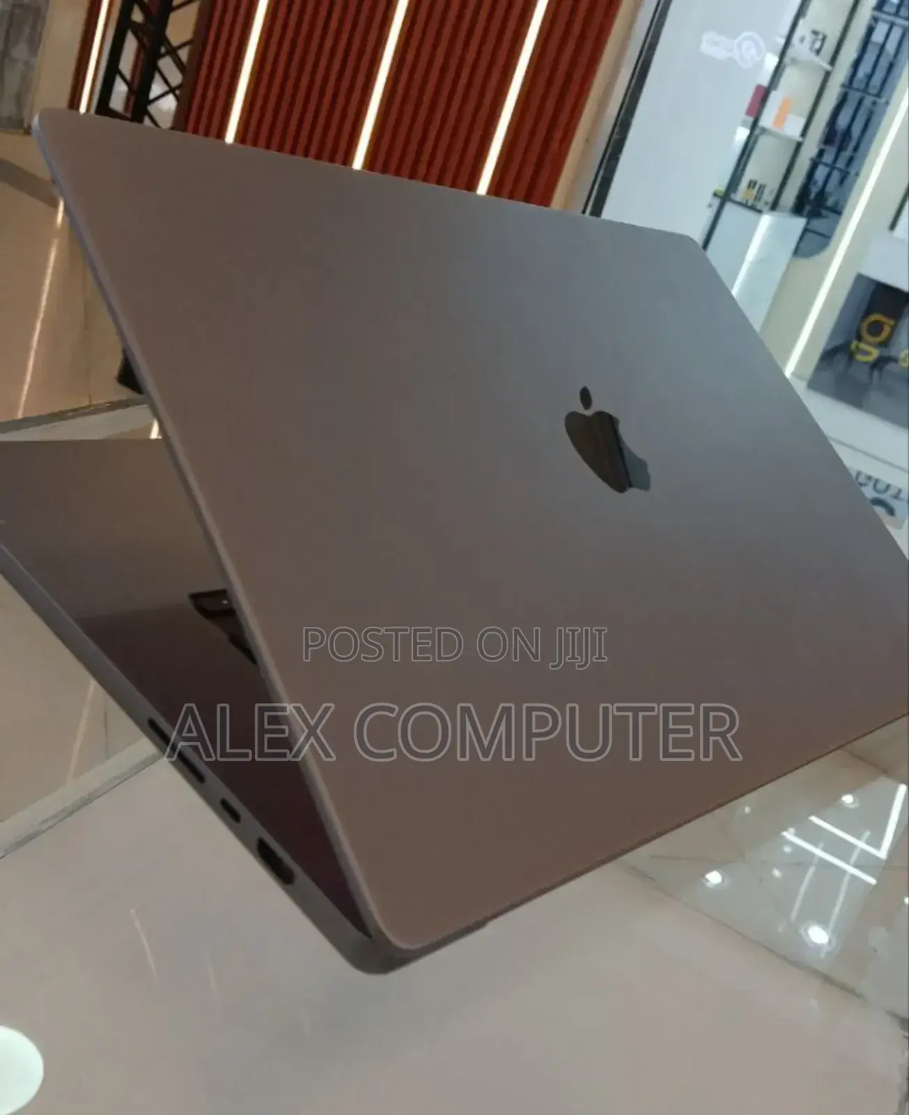 New Laptop Apple MacBook Pro M1 16GB Apple M1 Pro SSD 1T