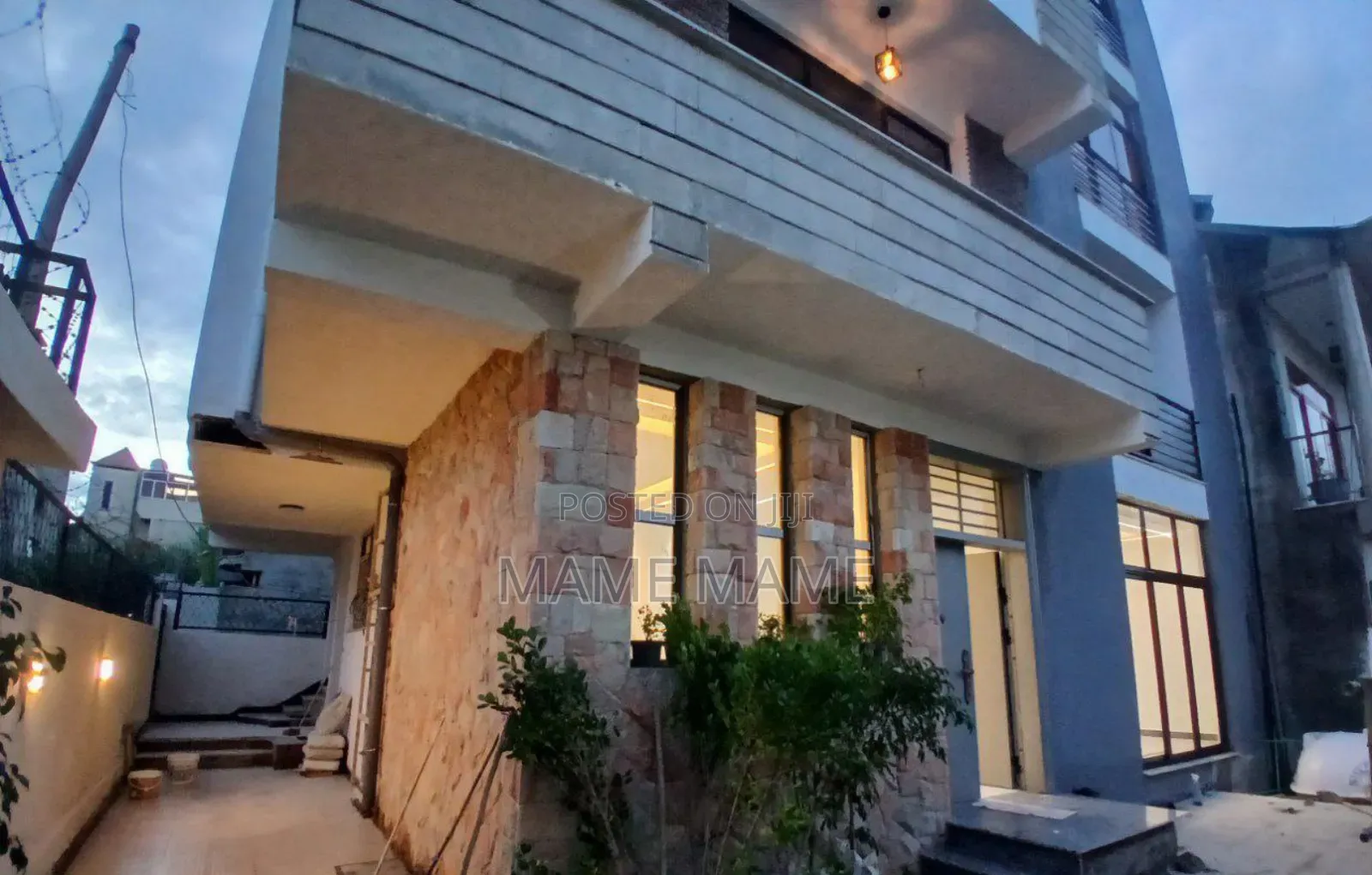 5bdrm Apartment in Addis Abeba, Bole for sale