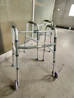 Walker垢和stainless Medical Walkerwalker ወከር የሚታጠፍ አልሙኒየም ወከር