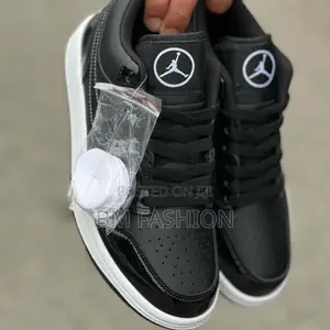 Air Jordan 1 Low Black and White Patent Leather Casual
