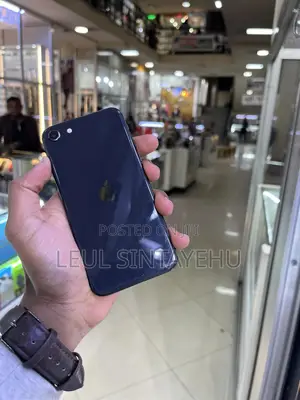 Apple iPhone SE (2020) 128 GB Black