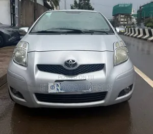 Toyota Yaris 2010 Silver