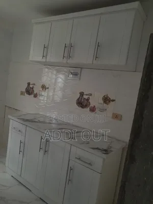 1.60 ኪችን ካብኔት ከነተሰቃዩ/Kitchen Cabinet
