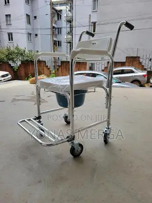 Commode Chair贏嚴toilet Chair奴刑pot/Pan=Removable Potty for Easy Cleaning
