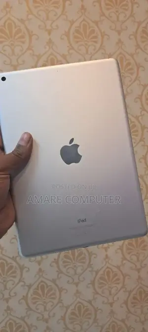 New Apple iPad 9.7 64 GB Silver
