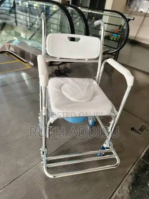 Commode Wheelchair齡的commode Wheelchair姿態commode Wheelchair嶼島wheelchair