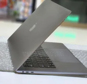 New Laptop Apple MacBook Pro 2017 16GB Intel Core I7 SSD 512GB