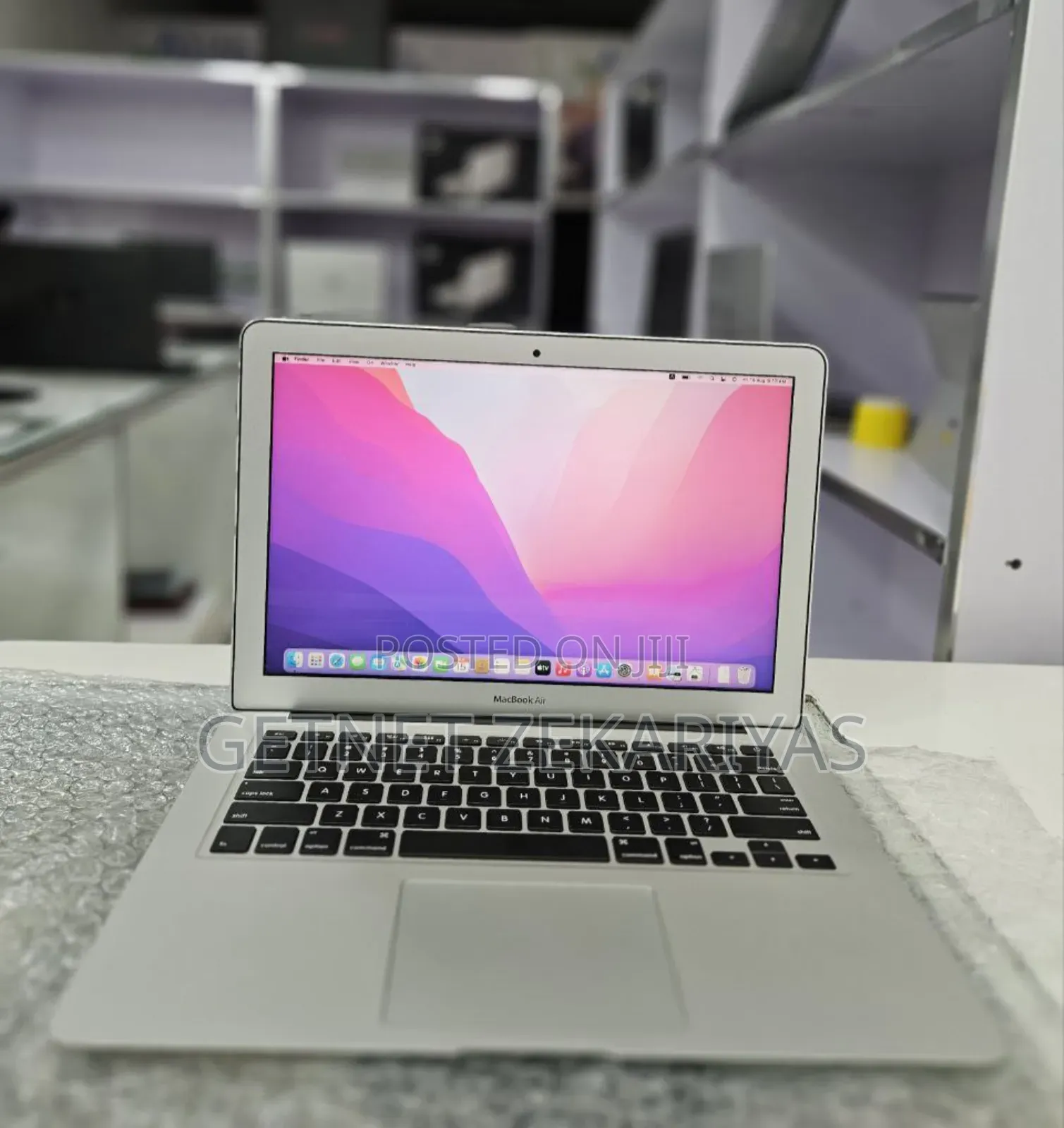 New Laptop Apple MacBook Air 2017 8GB Intel Core I5 SSD 256GB