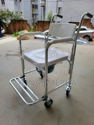 Commode Chair昍韭multi-Functional腐0toilet=It Can Serve as a Shower Chair