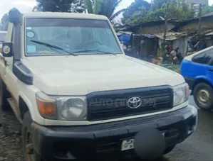 Toyota Land Cruiser 2010 White