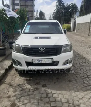 Toyota Hilux 2014 White