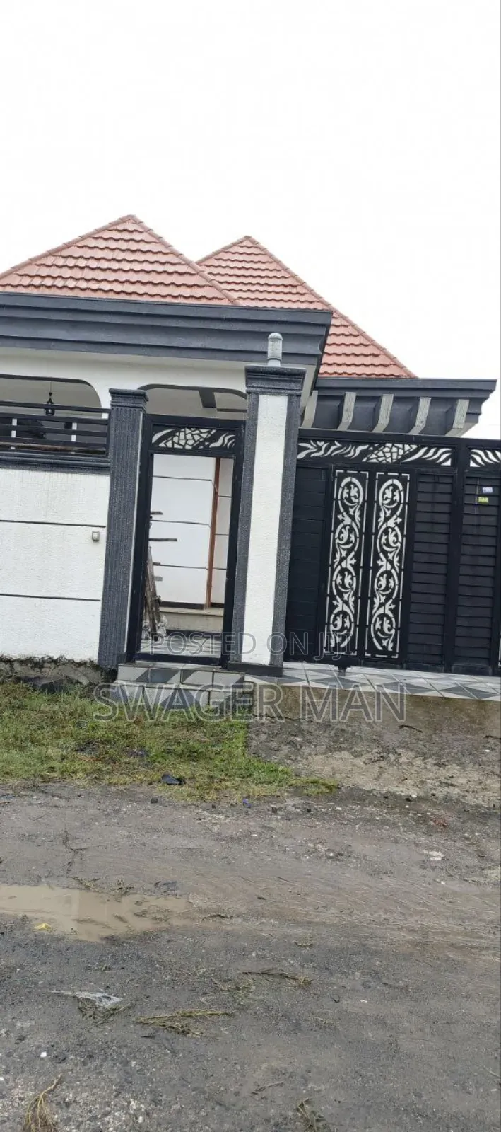 Furnished 5bdrm Villa in ጣፎ, Yeka for sale