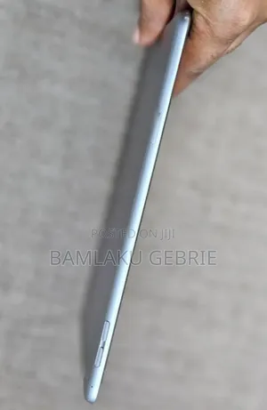 New Apple iPad mini 4 128 GB Silver