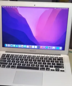 New Laptop Apple MacBook Pro 2017 8GB Intel Core I5 SSD 256GB