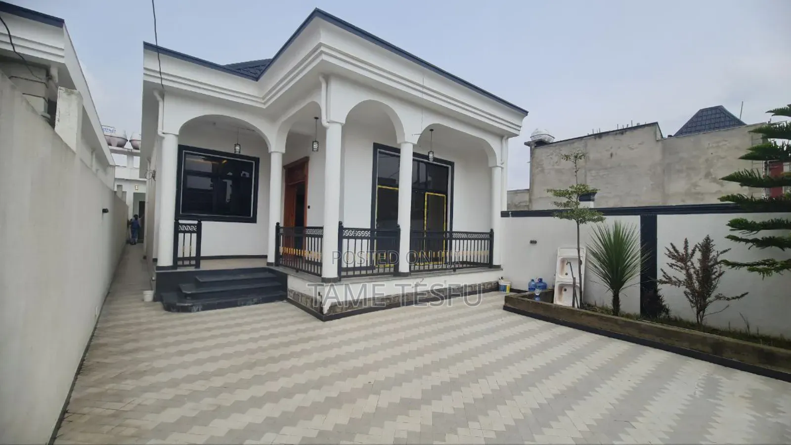 Furnished 6bdrm Villa in ሀያት ኮፓዉንድ, Bole for sale