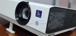 Sony VPL-Dx102 Projector