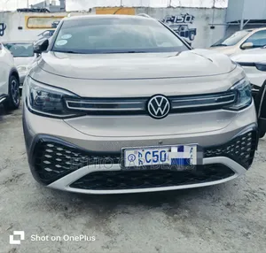 Volkswagen ID.6 2022 Gold