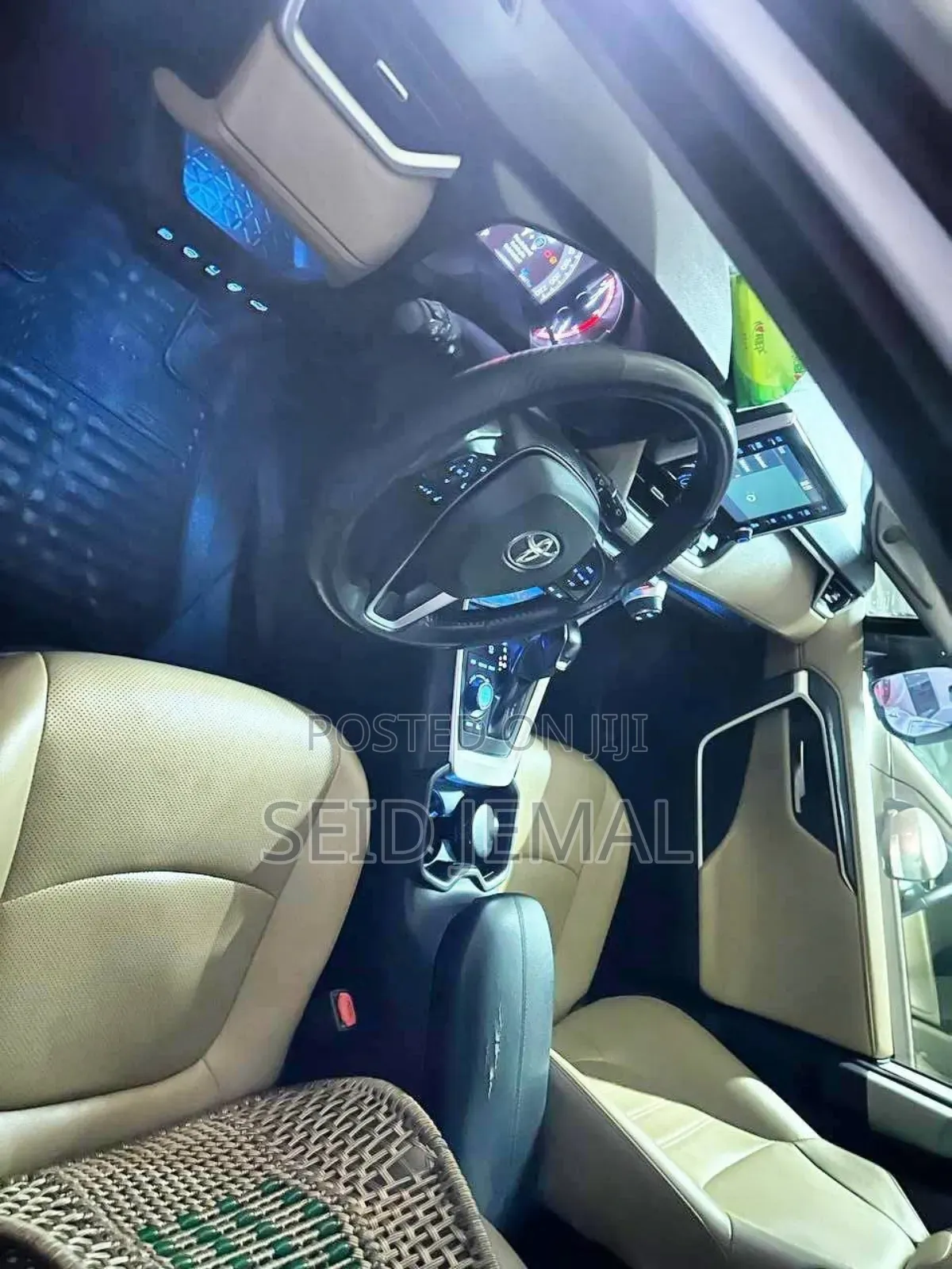 Toyota RAV4 2021 White
