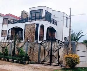 8bdrm House in Bole for sale