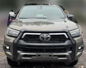 Toyota Hilux 2022 Brown