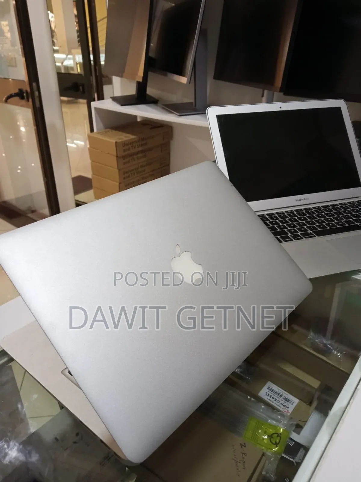 New Laptop Apple MacBook Pro 2019 4GB Intel Core i5 SSD 128GB