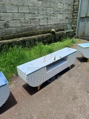 ነጭ ቲቪ ስታንድ በ Mdf