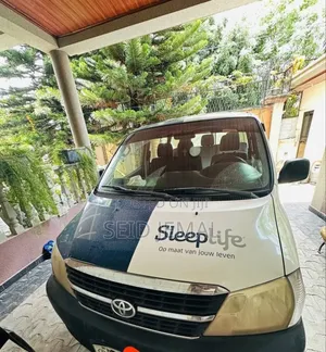 Toyota HiAce 2010 Blue