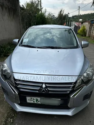 Mitsubishi Attrage 2022 Silver